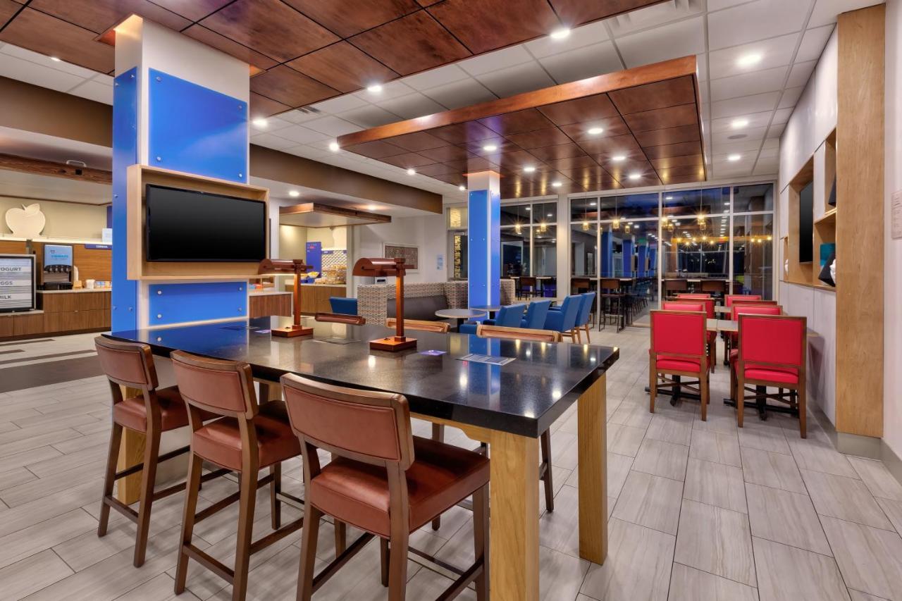 Holiday Inn Express & Suites - Milan - Sandusky Area By Ihg Exterior foto