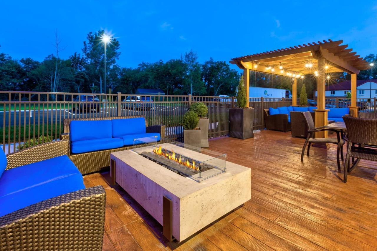 Holiday Inn Express & Suites - Milan - Sandusky Area By Ihg Exterior foto