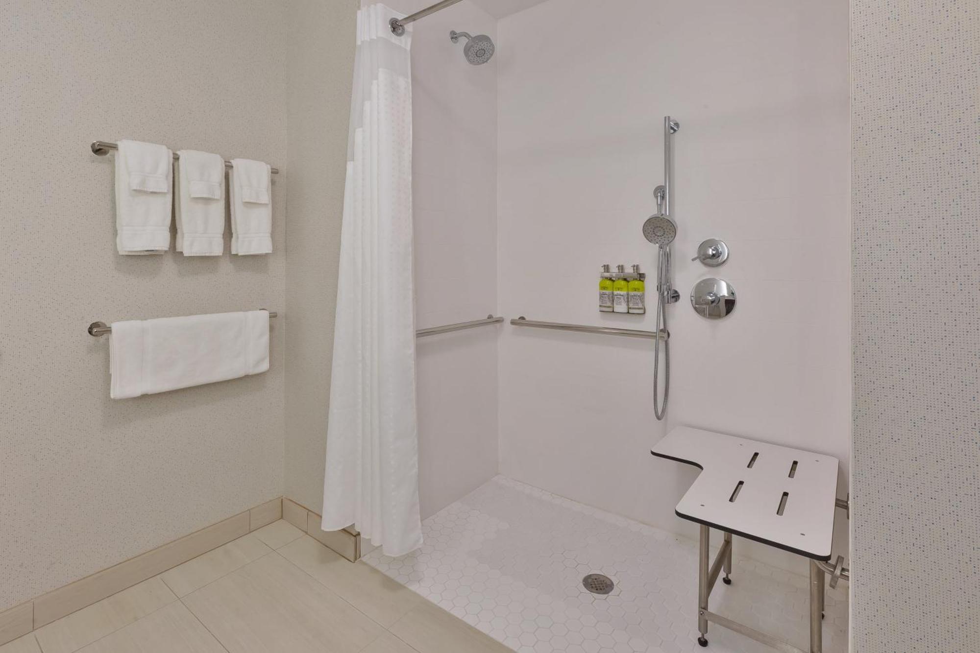 Holiday Inn Express & Suites - Milan - Sandusky Area By Ihg Exterior foto